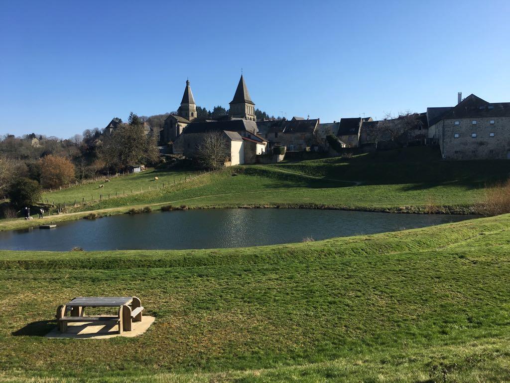 Aux Cieux Apartment Benevent-l'Abbaye Bagian luar foto